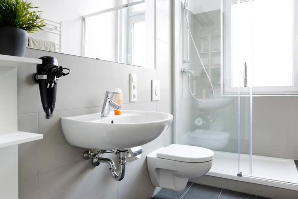 Sc 06 By Rockchair Apartments L Superhost Status L 4 Bedrooms Boxspringbeds 2 Bathrooms Balcony Elevator - Cozy Family & Business Flair Welcomes You! Berlin Zewnętrze zdjęcie